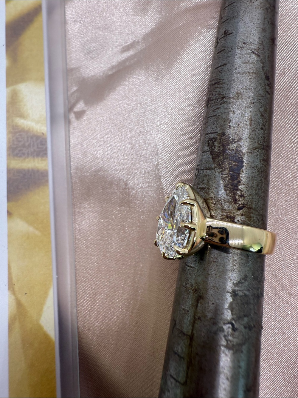 3.57 carat E VVS2 chubby pear on a wide band diamond engagement ring - Picture 5 of 14